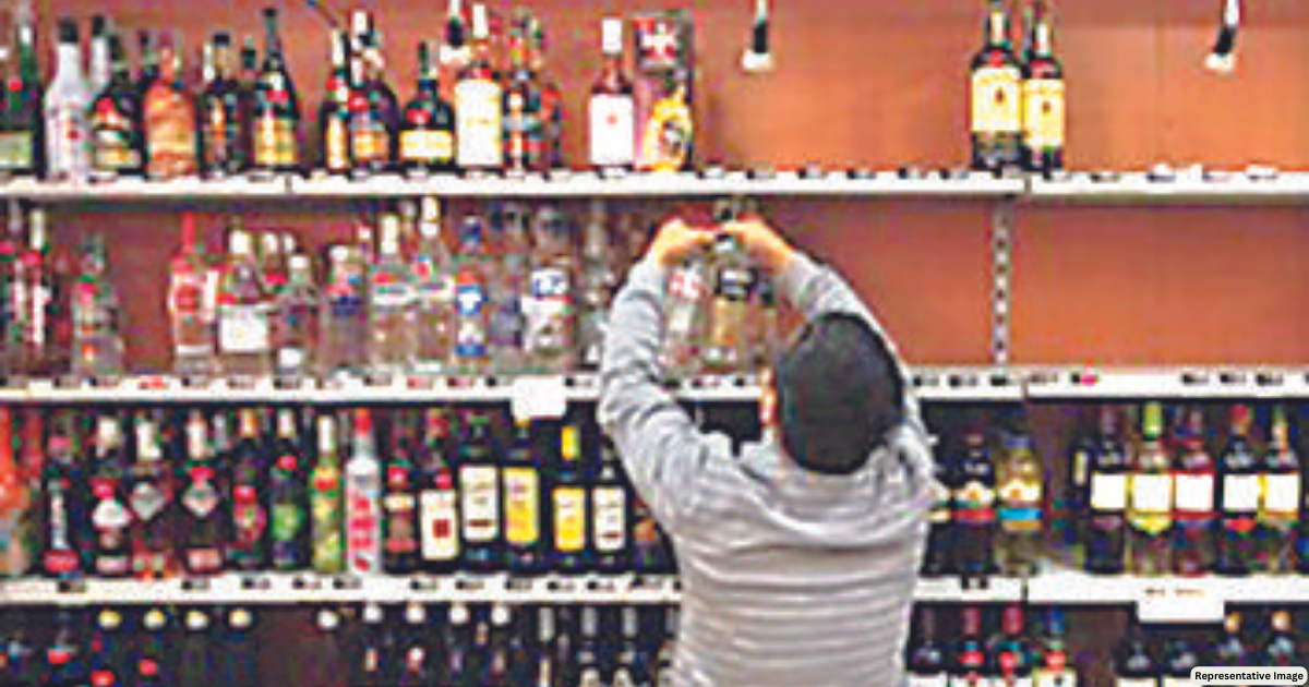 I-T raid on liquor trader concludes, Rs 1 cr recovered
